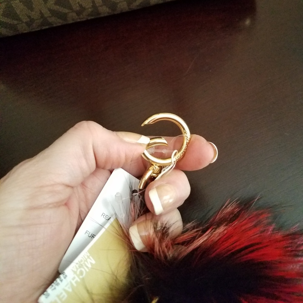 NWT MICHAEL KORS  -  XL Fur Key Chain/Charm - Picture 6 of 8